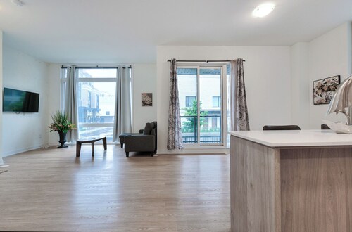 Spacious 3BR Home in Richmond Hill | Near Toronto