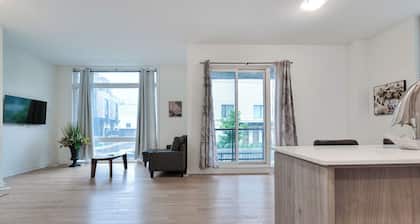 Spacious 3BR Home in Richmond Hill | Near Toronto