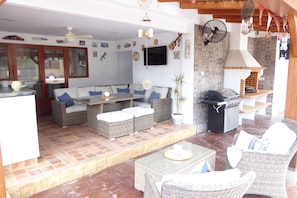 Outdoor dining - villa with private pool & bar area. Terraces, and a unique chill-out bar area. (Lliria/Liria, Valencia)
