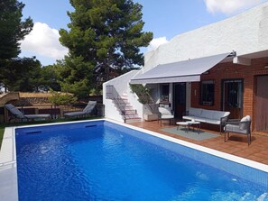 Outdoor pool - villa with private pool & bar area. Terraces, and a unique chill-out bar area. (Lliria/Liria, Valencia)