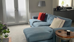 Living area - Coach House Sleeps 2 With Courtyard Garden (Eastleigh)