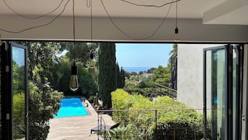 Deluxe-Doppelzimmer, Poolblick | Innenbereich