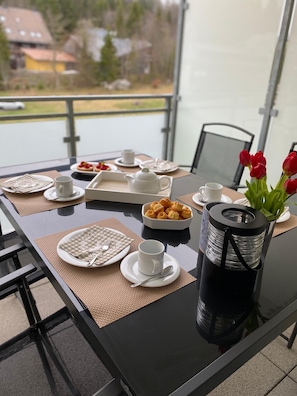 Outdoor dining - Feldberg Cozy Nest - Grafenmatt Residence - My SWH (Feldberg)