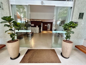 Deluxe Apartment, Balcony, City View | Lobby - SHB - Delicioso apartamento no Guarujá (Guarujá)