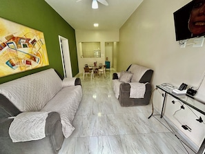 Deluxe Apartment, Balcony, City View | Living area - SHB - Delicioso apartamento no Guarujá (Guarujá)