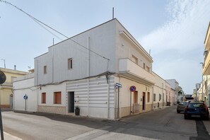 Exterior - Holiday Home 'Vacanza Le Dune- Sole' with Private Terrace and Air Conditioning (Maruggio)