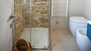 Bathroom - Holiday Home 'Vacanza Le Dune- Sole' with Private Terrace and Air Conditioning (Maruggio)