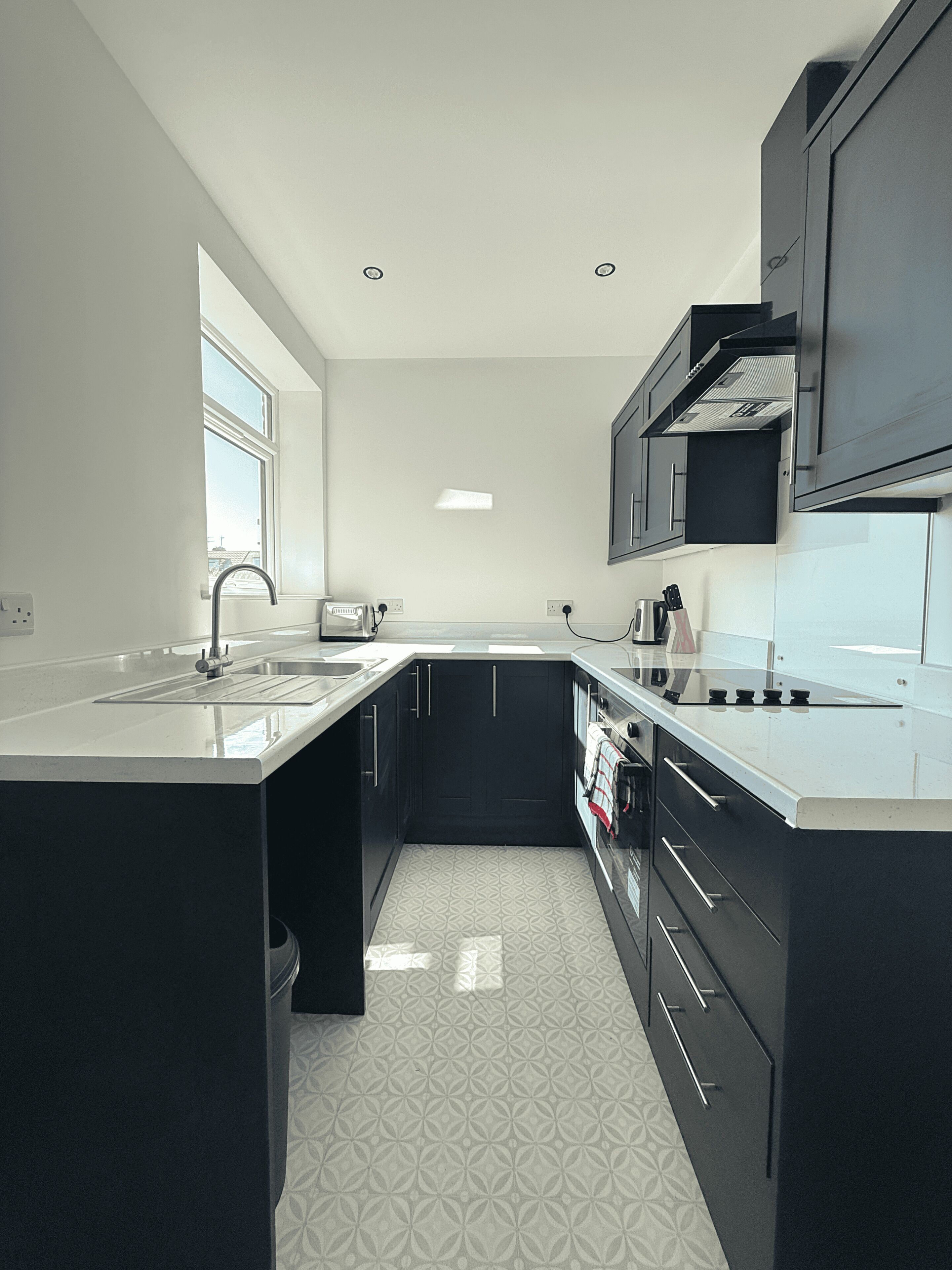 Comfort House | Private kitchen | Full-size fridge, microwave, oven, stovetop
