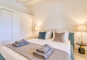 A hotel room with a bed, two side tables, a wardrobe, and a lamp. - Finca with pool in Can Treupoc, Porto Cristo (Manacor (Porto Cristo))