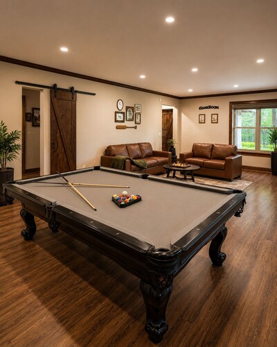  Lakefront Luxury  Private Dock, 5 bedrooms,Giant Game Rooms, Theater & Hot Tub