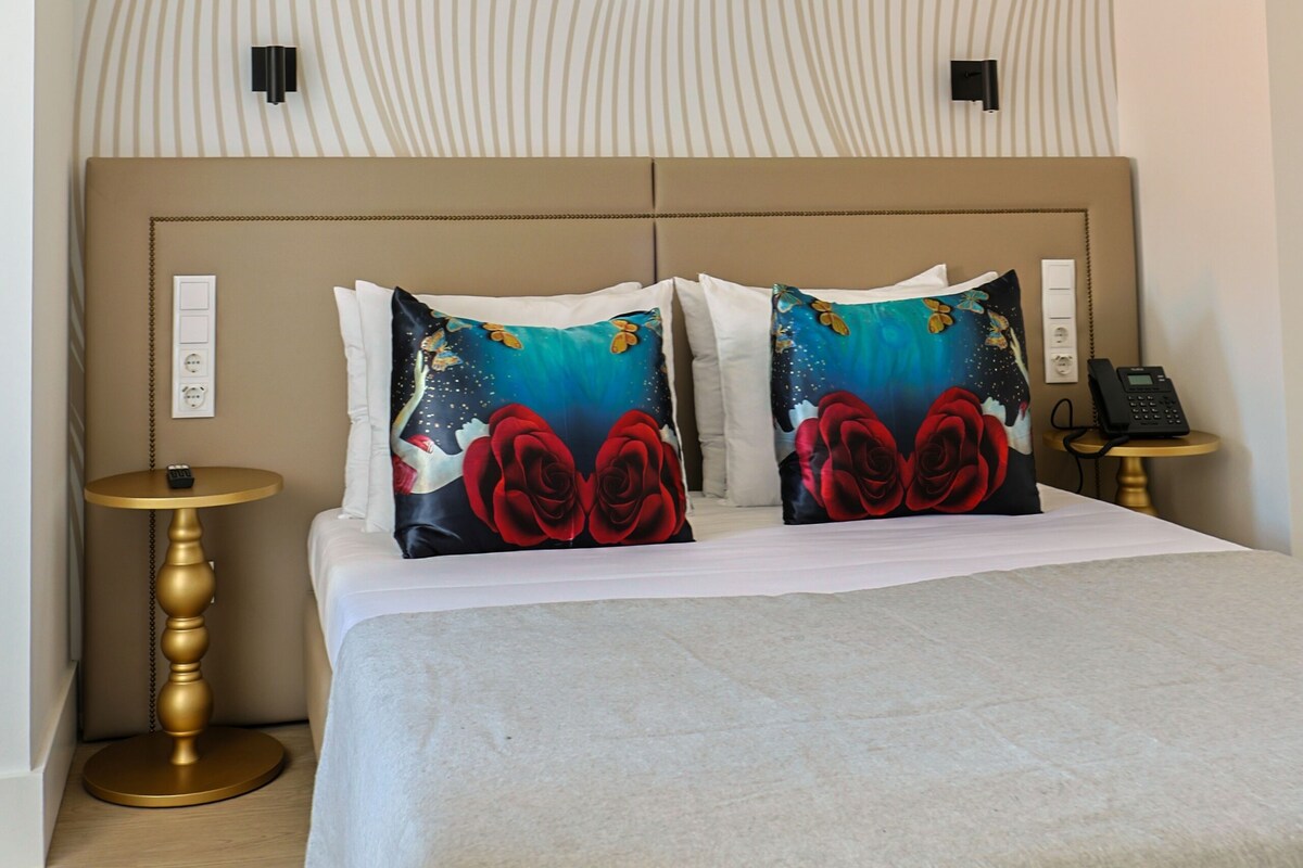 In-room safe, laptop workspace, blackout drapes, soundproofing