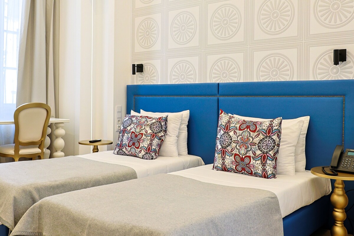 In-room safe, laptop workspace, blackout drapes, soundproofing