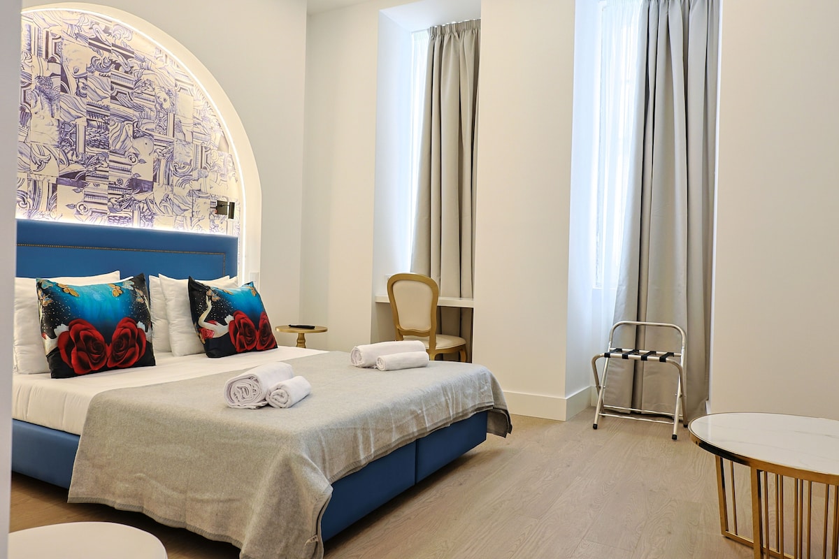 In-room safe, laptop workspace, blackout drapes, soundproofing