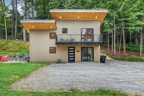 Beaver Pond Compound- 3 Homes On 1 Property! Ski, Golf, Hike-10 mins to Stratton