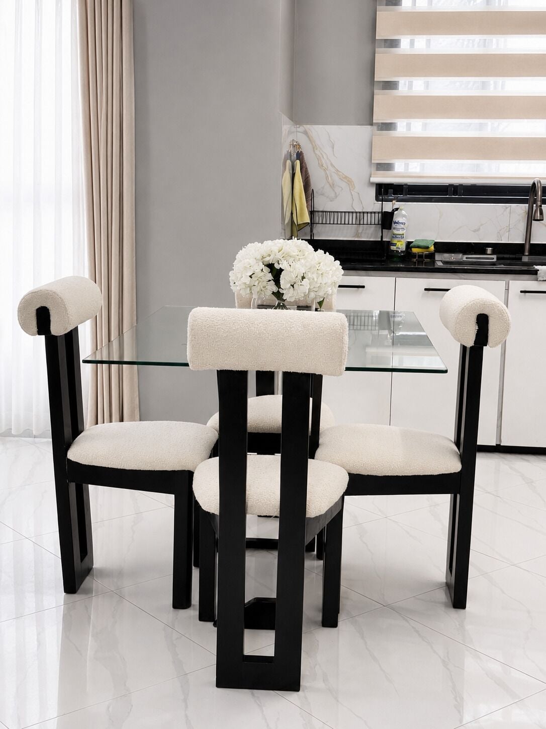 Comfort Apartment | Dining
