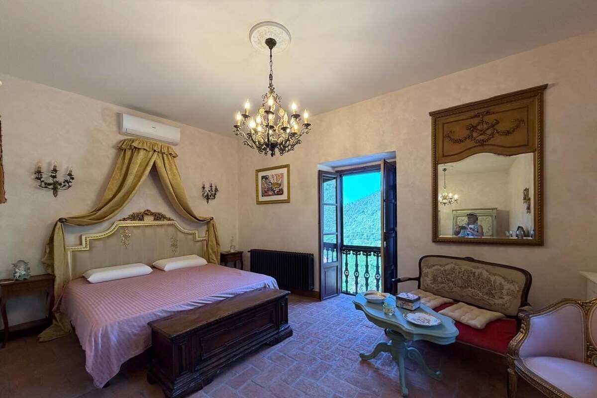 Habitación de lujo doble, 1 cama de matrimonio grande, baño privado, vistas a la montaña | Wifi gratis