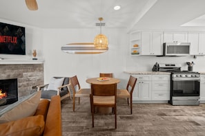 Dining - 2-bedroom condo with OCEAN VIEW, A/C, KING BED, STEPS AWAY FROM SAND (Oceanside)