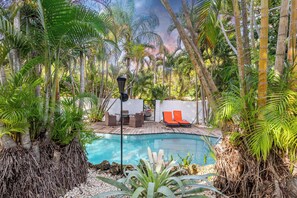 Outdoor pool - Cozy 2 Bed 2 Full Bath Unit in beautiful Coconut Grove with AC (Miami)