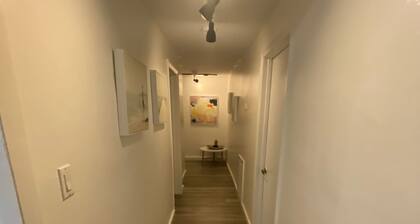 Cozy 2 Bed 2 Full Bath Unit in beautiful Coconut Grove with AC