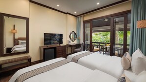 Deluxe Twin with Garden View