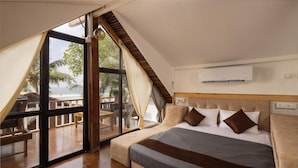 Deluxe-Doppelzimmer, Balkon, eingeschränkter Meerblick | Schreibtisch, Bügeleisen/Bügelbrett, kostenloses WLAN