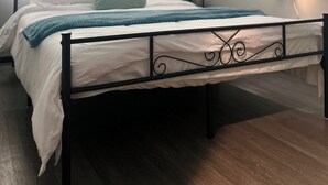 Unclassified image, 2 of 29, button - Cozy 2-bedroom house in charming Indianapolis with AC (Indianapolis)