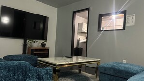 Unclassified image, 4 of 29, button - Cozy 2-bedroom house in charming Indianapolis with AC (Indianapolis)