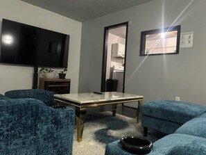 Living area - Cozy 2-bedroom house in charming Indianapolis with AC (Indianapolis)