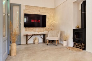 Smart-TV og peis