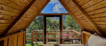 Cabin surrounded by nature in Los Naranjos Getaway