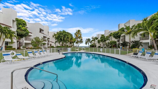 House | 2 bedrooms - Sandbar Serenade Private Beach Heated Pool Key Colony Beach (Key Colony Beach)