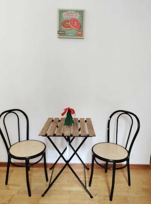Standard Double Room | Dining - Room Aurea Guest House (Roma)