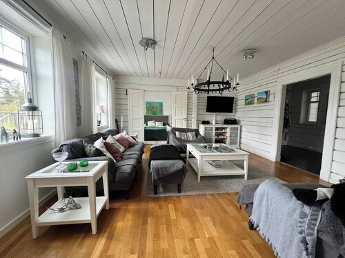 Lakefront Villa in Tällberg with Sauna & Jacuzzi