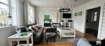 Lakefront Villa in Tällberg with Sauna & Jacuzzi