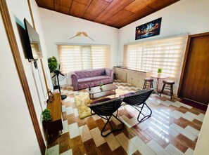 Living area - Cozy 1 BR Furnished Apartment With Private bath & Premium Amenities (Accra)
