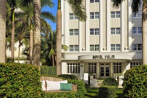 Exterior - Oceanfront King Room with Direct Beach Access | Walk to Miami Beach (Miami Beach)