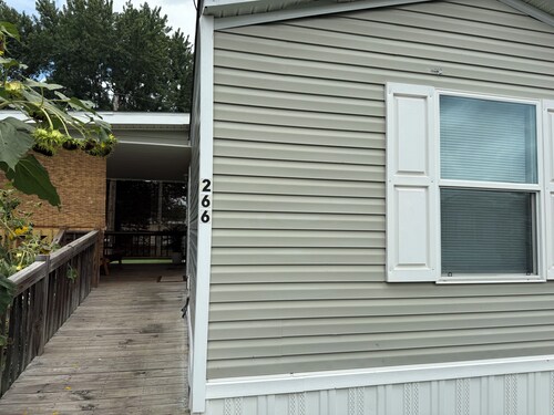 Cozy 2-bedroom mobile home in Moorefield with AC/ WiFi