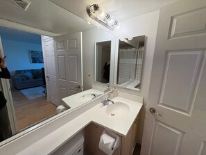 Hair dryer, towels, toilet paper - Modern 22nd-Floor Condo Steps from Subway (Toronto)