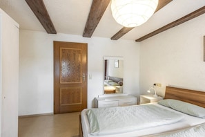 WiFi, bed sheets - Farmhouse Holiday Apartment with Heated Indoor Pool & BBQ Area for 6 Guests (Brigachtal)