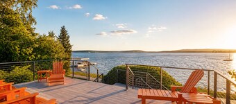 Luxury Lakefront home, 5 minutes from Petoskey w/ dock, kayaks, SUP, boat rental