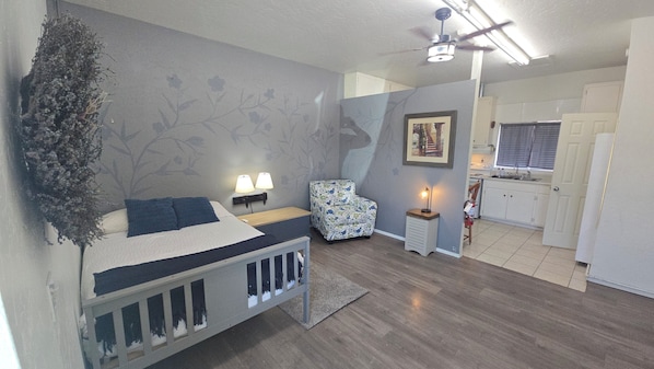 Unclassified image, 1 of 23, button - Private Apt, Full Kitchen and Air conditioning (Springerville)