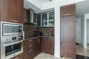 Private kitchen - Premium 1BR 1Bath w/parking next to Scotiabank Arena (Toronto)