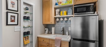 Soothing 1-bedroom cottage with AC in charming Mobile