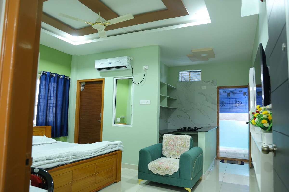 Laptop workspace, iron/ironing board, WiFi (free)