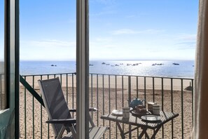 Unclassified image, 2 of 30, button - 1 Sunny Cove - Direct Beach Access, Sea Views (Tenby)