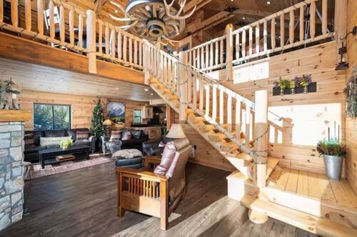 Rustic/Modern Cabin with spacious deck, near Rocky Mtn Nat'l Park, Lake & Skiing