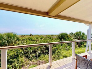 A balcony with a view of the beach and ocean. - Wake up to ocean breezes! (St. Augustine)