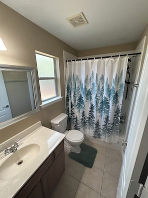Bathroom - Spacious 6-bedroom entire duplex half a mile from historic downtown Mckinney (McKinney)