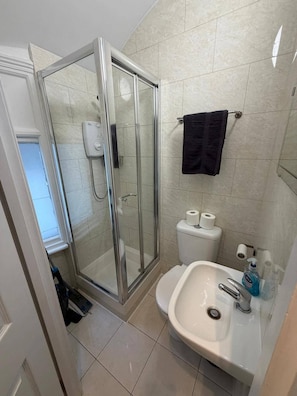 Bathroom - Studio Sleeps 2 With Wifi (London)