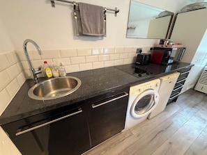 Private kitchen - Studio Sleeps 2 With Wifi (London)